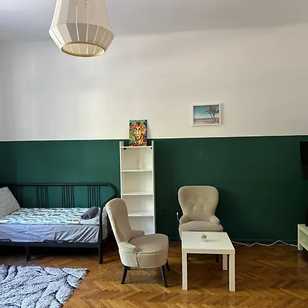 Lanchid Castle Side Blue Apartment